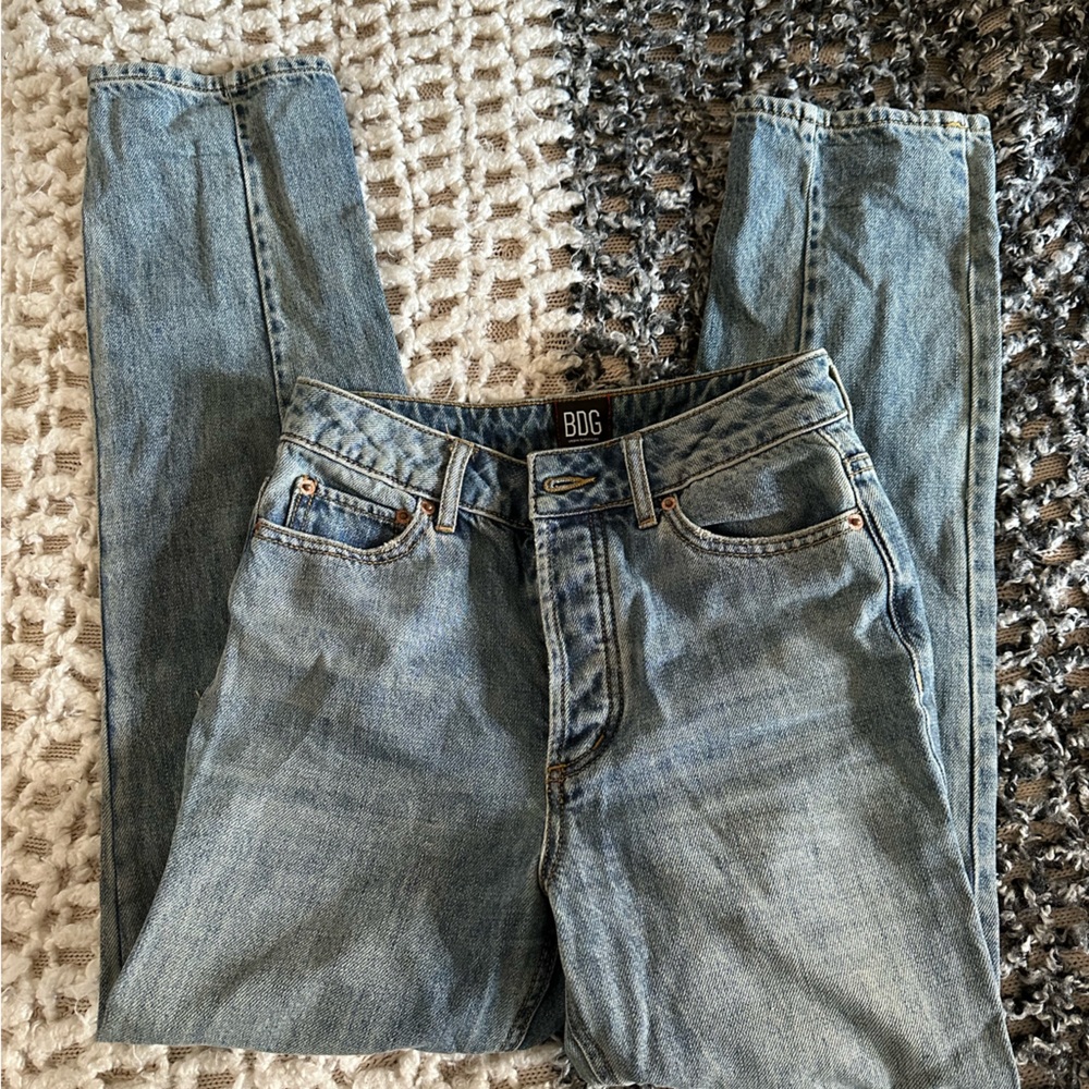 straight leg blue jeans